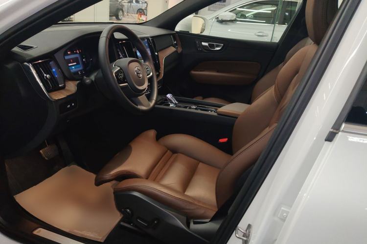 Used Volvo XC60 New Energy 2023 T8 Plug-in Hybrid Long-Range All-Wheel Drive Smart & Luxurious Enjoyment Edition
