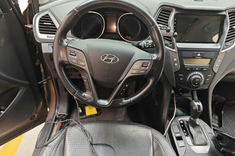 Used Hyundai Santa Fe 2013 2.4L Automatic Two-Wheel Drive Smart Version Steering Wheel