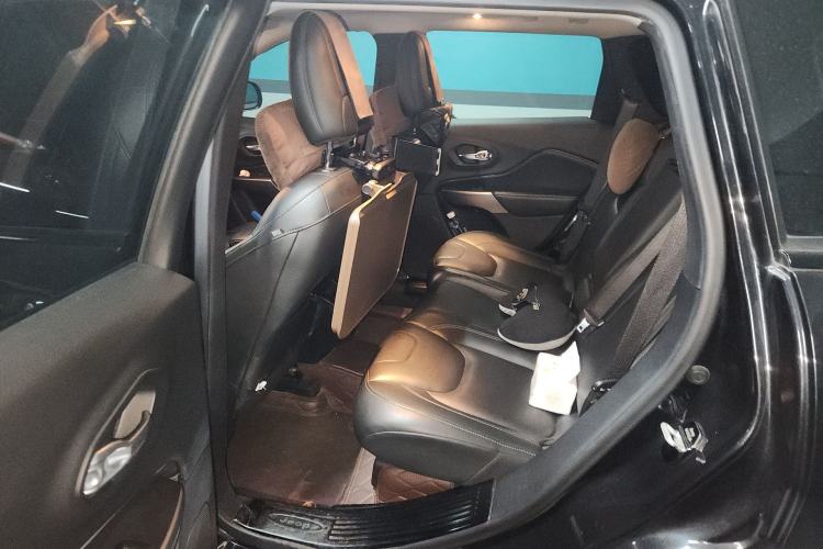 Used Jeep Cherokee 2019 2.0T 2WD Enjoyment Edition China V