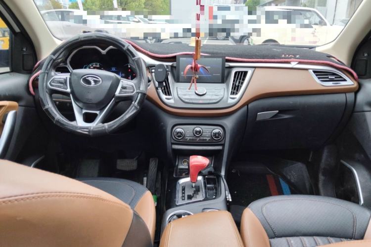 Used Soueast DX7 2015 1.5T Automatic Prestige Model Center Console