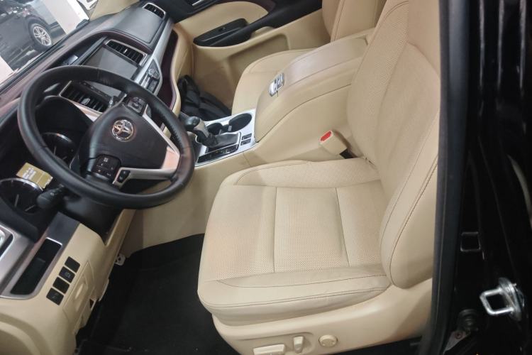 Used Toyota Highlander 2015 2.0T Two-Wheel Drive Luxury Edition 7 Seats Left Front Seat