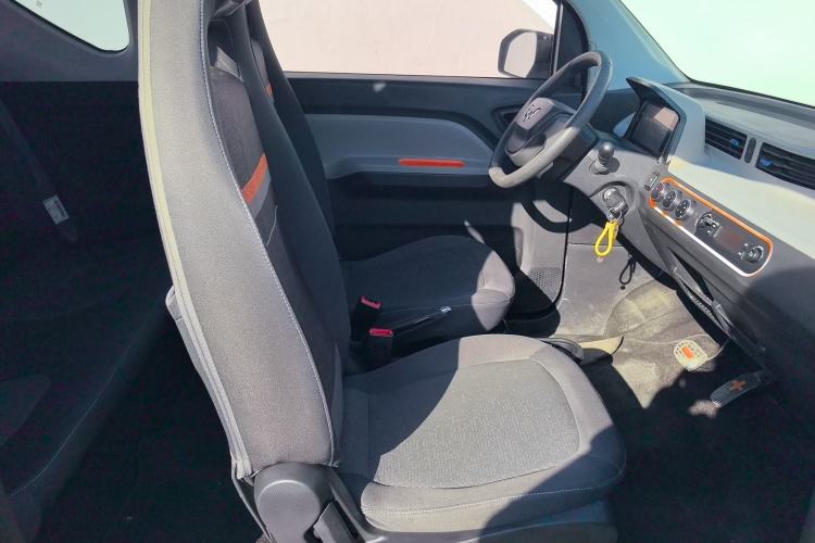 Used Wuling Hongguang MINIEV 2021 Macaron Sandwich Model 120 km Lithium Iron Phosphate Right Front Seat