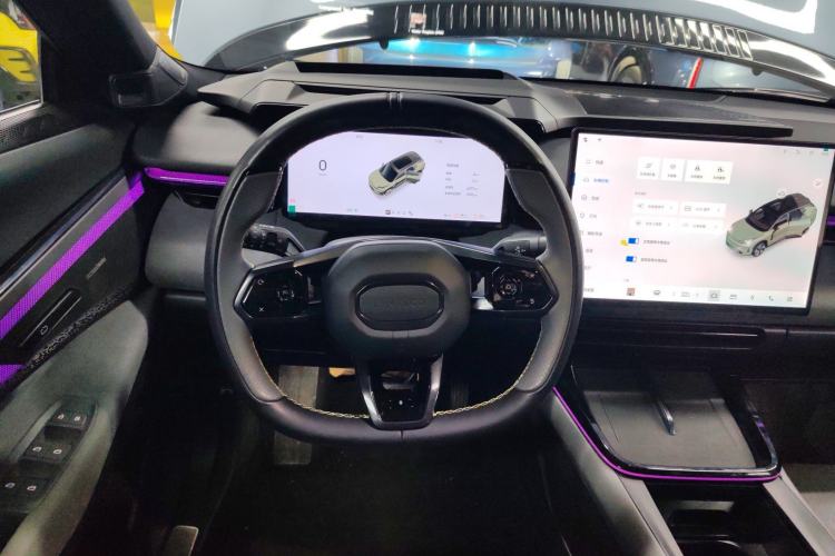 Used Lynk & Co 08 EM-P 2025 220 km All-Wheel-Drive Performance Halo