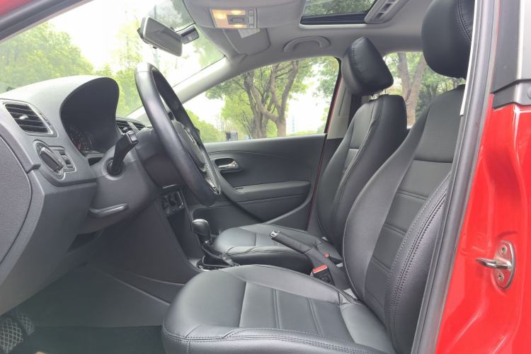 Used Volkswagen Polo 2016 1.6L Automatic Comfort Model Interior 1