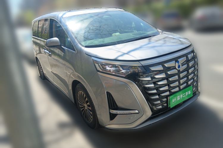 Used Denza D9 2022 DM-i 970 Four-Wheel Drive Prestige Model Front Right 45 Deg