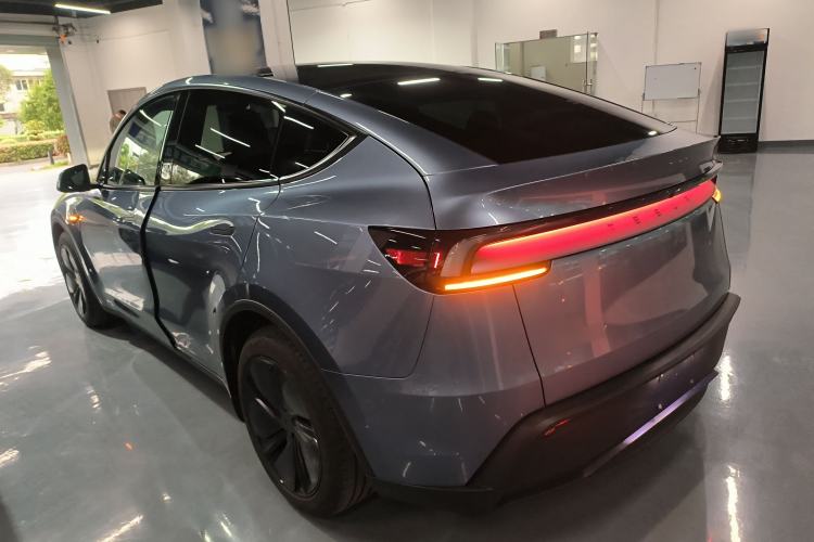 Used Tesla Model Y 2025 Rear-Wheel-Drive Version
