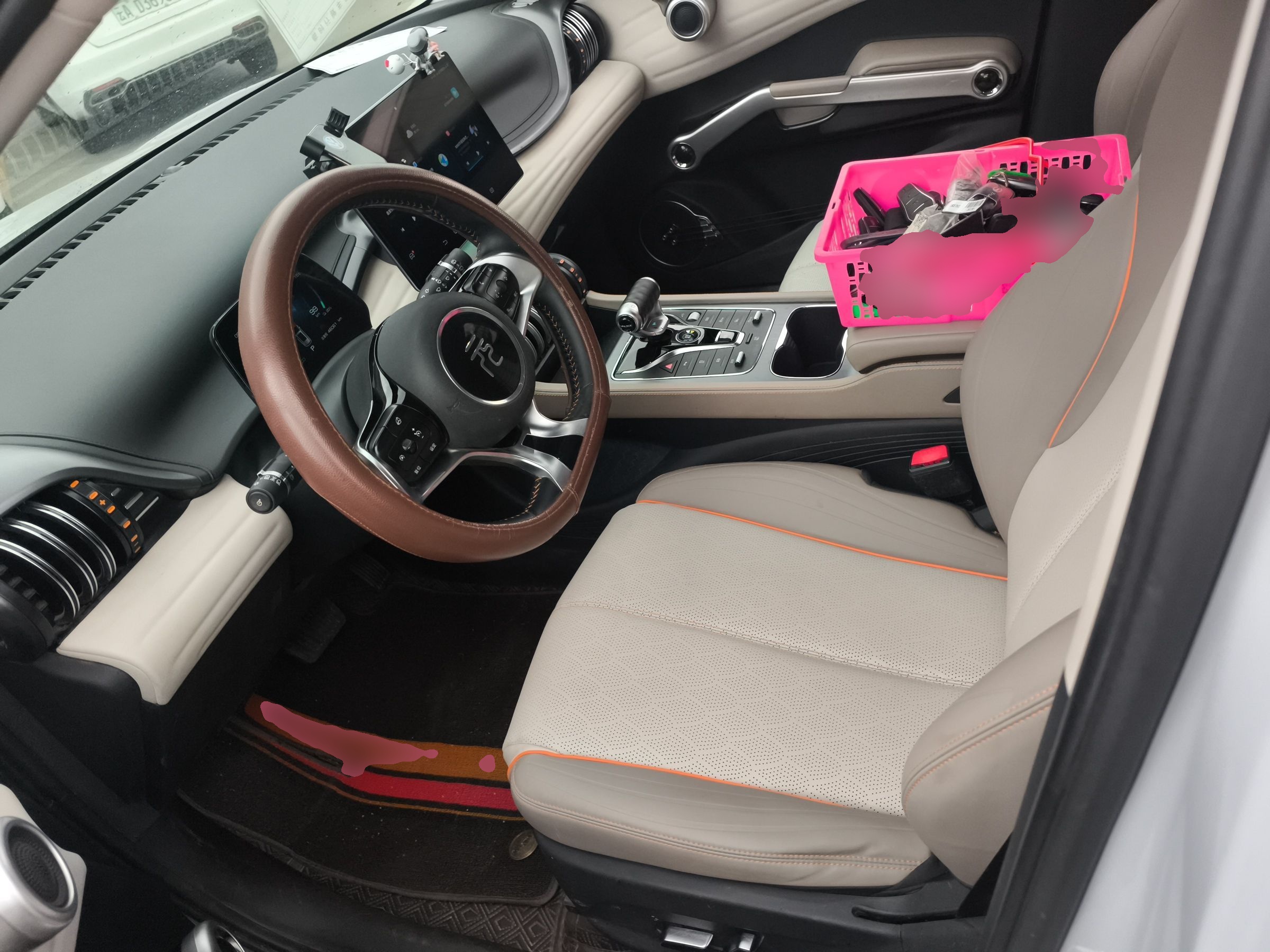 المقاعد الأمامية داخل السيارة