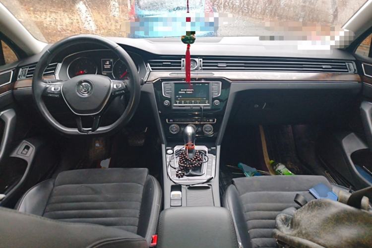 Used Volkswagen Magotan 2017 330TSI DSG Luxury Model Center Console