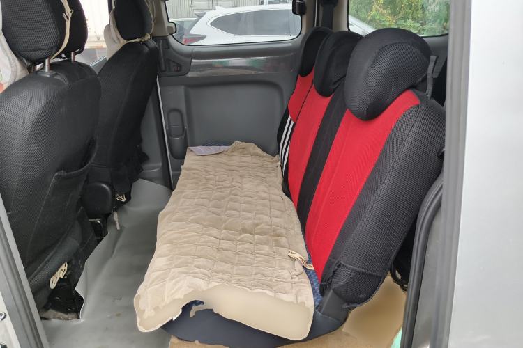 Used Nissan NV200 2012 1.6L 232 Seats Luxury Version