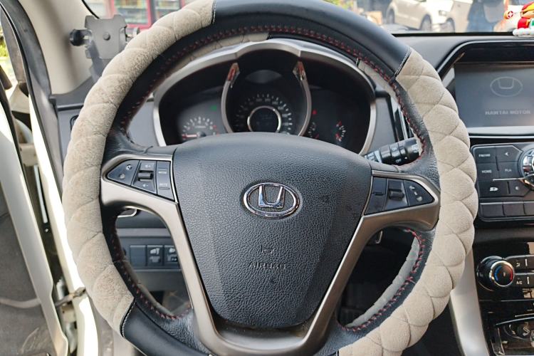 Used Huatai Santa Fe 2016 1.5T Gasoline Manual Two-Wheel Drive Elite Model