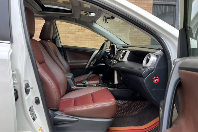 Used Toyota RAV4 2016 2.0L CVT Two-Wheel Drive Fashion Edition China V Standard