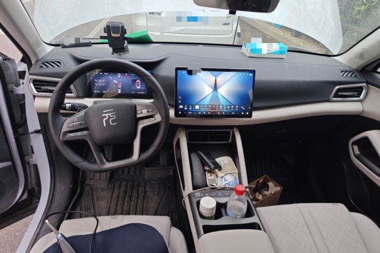 Used BYD Yuan UP 2025 Intelligent Driving Version 401 KM Dynamic Edition Center Console