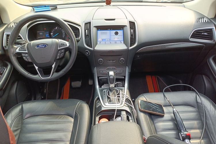 Used Ford Edge 2016 EcoBoost 245 Two-Wheel-Drive Titanium 7-Seater Center Console