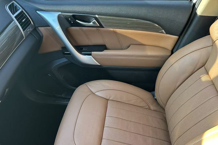 Used Haval H9 2015 2.0T Four-Wheel Drive Luxury 7-Seater Interior 5