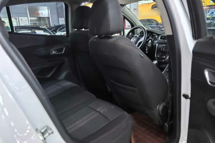 Used Buick Encore 2015 1.4T Automatic Two-Wheel Drive Urban Elite Version Interior 9