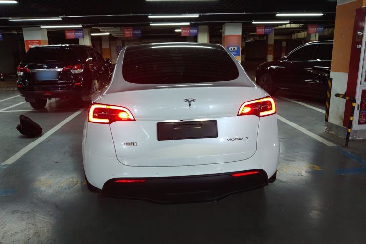 Used Tesla Model Y 2021 Long-Range All-Wheel-Drive Version
