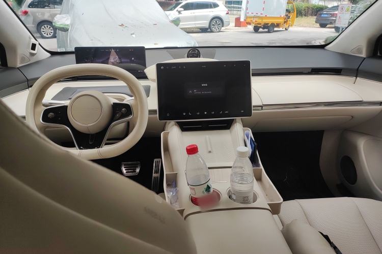 Used Hima Luxeed R7 2024 All-Electric 802 km Max Center Console