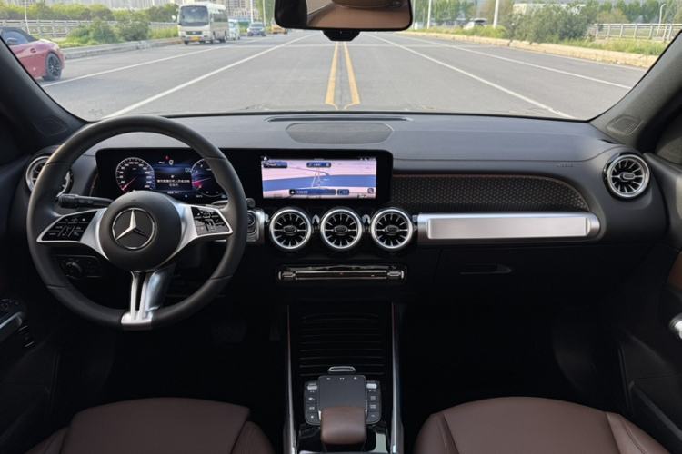 Used Mercedes-Benz GLB 2024 GLB 220 Dynamic Edition Interior 4