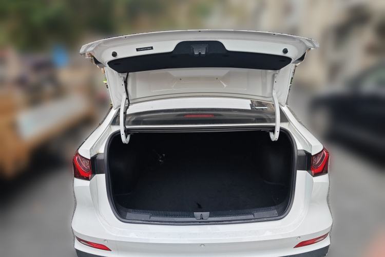 Used Roewe i5 2023 1.5L Manual Comfort Edition
