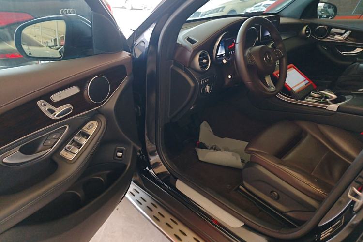 Used Mercedes-Benz GLC 2018 Facelift GLC 260 4MATIC Luxury Edition Driver Seat