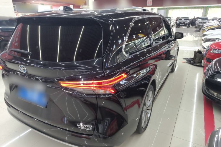 Used Toyota Sienna 2023 2.5L Hybrid Deluxe Edition