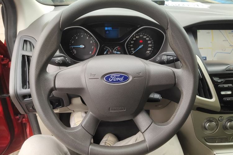 Used Ford Focus 2012 Sedan 1.6L Automatic Comfort Model Steering Wheel