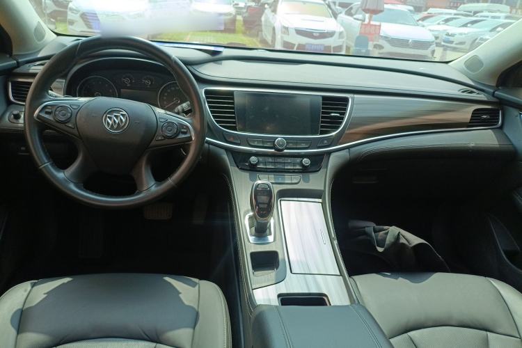 Used Buick LaCrosse 2018 20T Elite Edition Center Console
