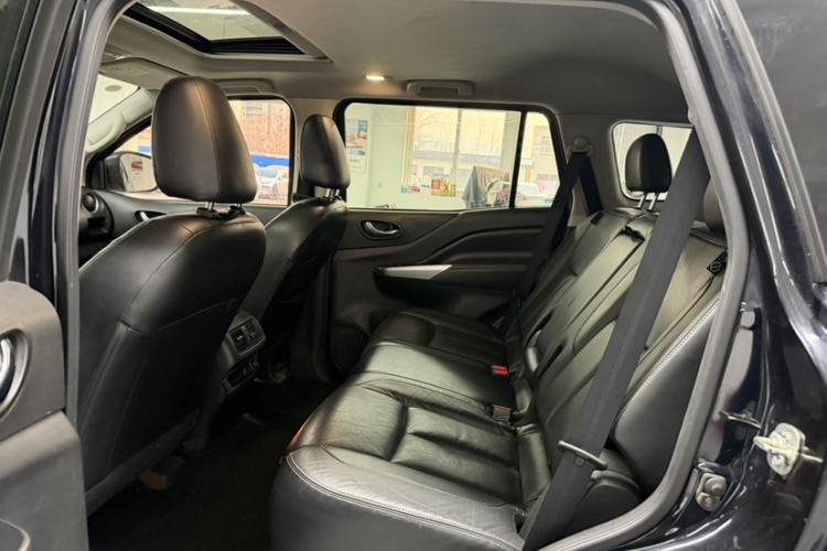 Used Nissan Terra 2018 2.5L Automatic 4x4 Luxury Edition Interior 4