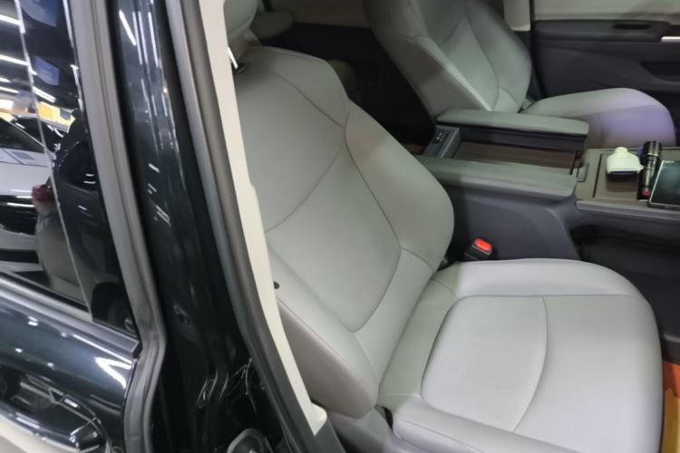 Used Toyota Granvia 2024 2.5L Hybrid Comfort Edition