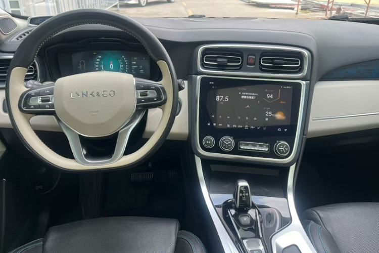 Used Lynk & Co 01 2019 2.0T Two-Wheel Drive Zhaopu Version China VI Standard Interior 1