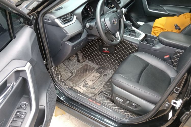 Used Toyota RAV4 2023 2.0L CVT Two-Wheel Drive Fashion Edition
