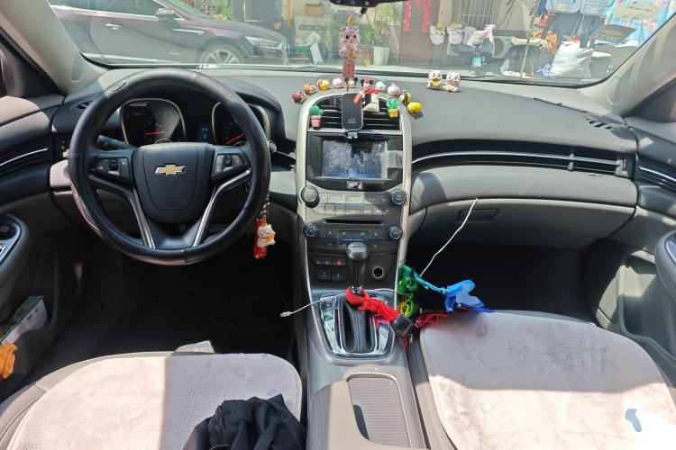 Used Chevrolet Malibu 2014 2.0L Automatic Comfort Edition Center Console