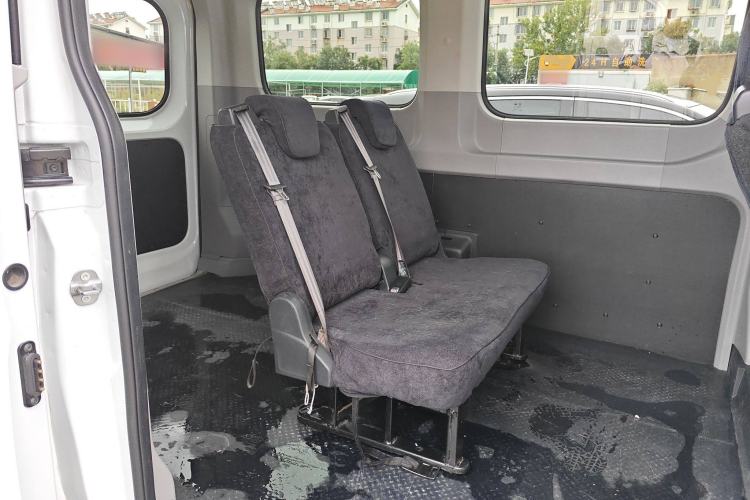 Used SAIC MAXUS Xintu V90 2024 ZhiJie 2.0T Automatic Front-Wheel-Drive Short Wheelbase Mid-Height Design with Single Rear Tire—5/6 Seater