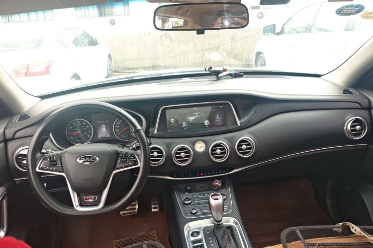 Used JAC Group Refine S7 2018 Super Edition 251T Automatic Smart Connectivity Model Center Console