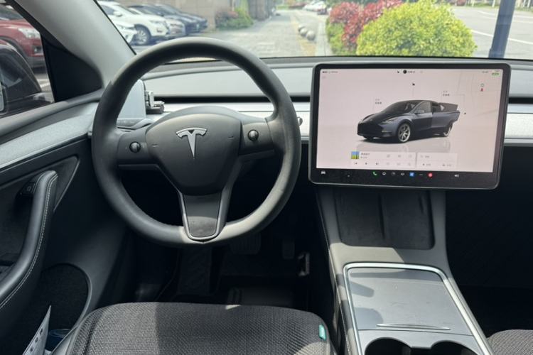 Used Tesla Model Y 2024 Rear-Wheel-Drive Version Interior 5