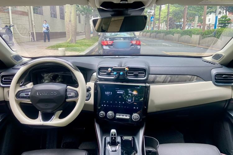 Used Lynk & Co 02 2022 1.5T DCT Shine Pro Interior 2