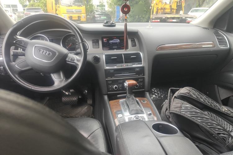 Used Audi Q7 2012 3.0 TFSI Comfort Model (245kW) Center Console