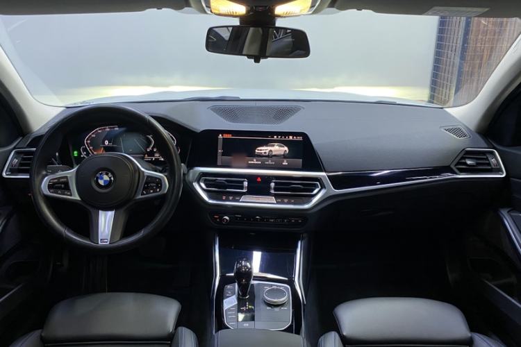 Used BMW 3 Series 2022 320Li M Sport Package Audio And AC Panel