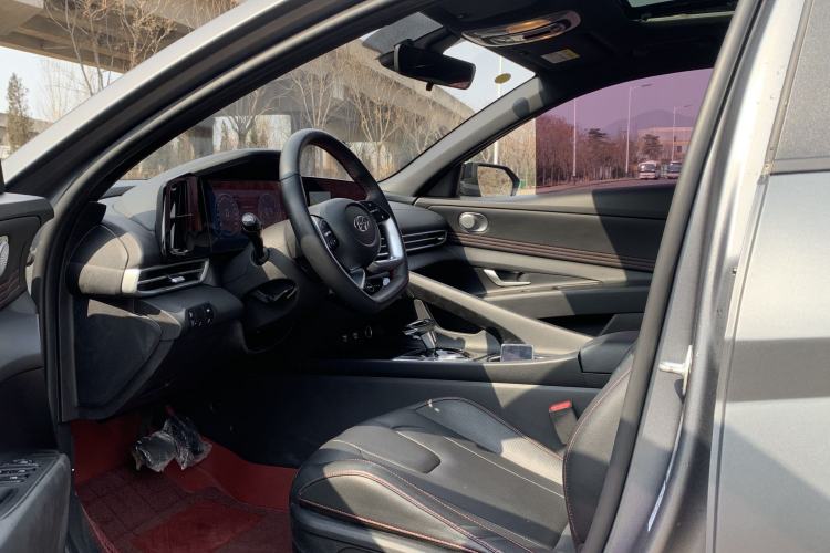 Used Hyundai Elantra 2022 1.5L CVT 20th Anniversary Edition Interior 2