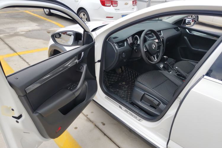 Used Skoda Octavia 2019 TSI280 DSG Luxury Edition Station Wagon China VI Standard