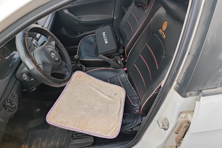 Used Volkswagen Jetta 2015 Value Edition 1.6L Manual Fashionable Style Left Front Seat