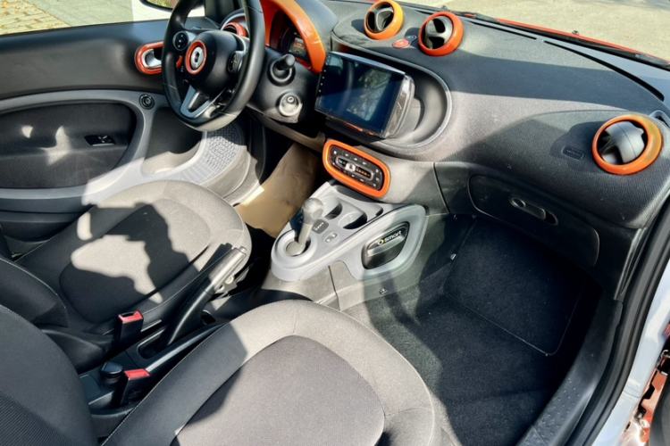 Used smart fortwo 2016 1.0L 52 kW Convertible Passion Edition
