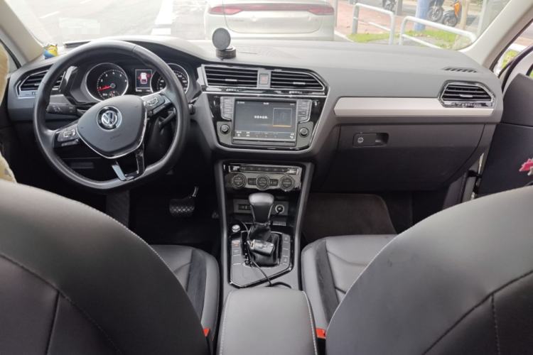 Used Volkswagen Tiguan L 2017 330TSI Automatic Two-Wheel Drive Flagship Edition Center Console