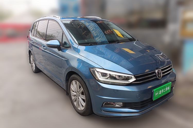 Used Volkswagen Touran 2018 Volkswagen Touran L 280TSI DSG Comfort Edition 7-seater Front Right 45 Deg