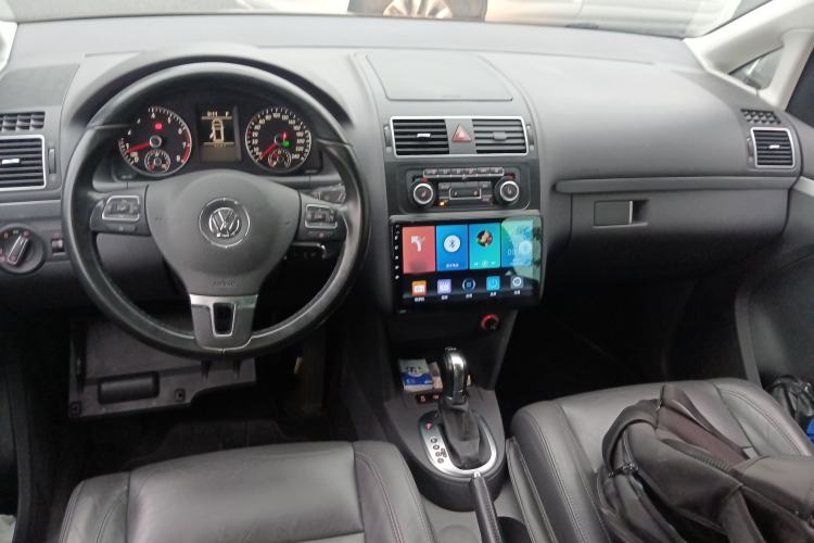 Used Volkswagen Touran 2015 1.4T DSG Luxury Edition 5-Seater Center Console