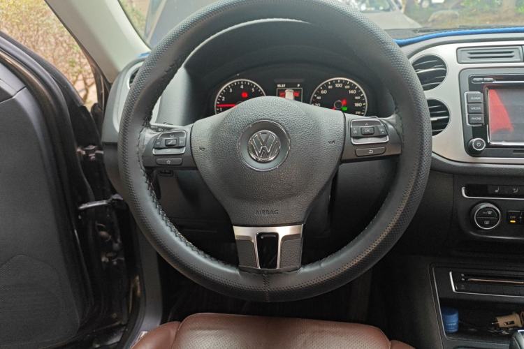 Used Volkswagen Tiguan 2015 2.0 TSI Automatic All-Wheel Drive Luxury Edition
