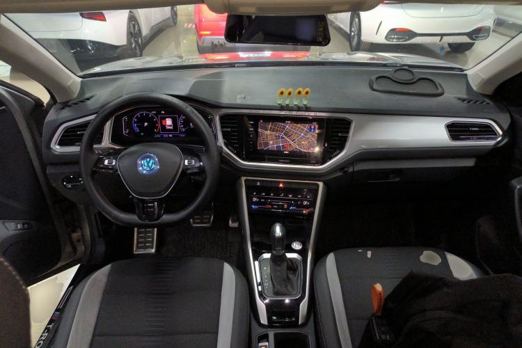 Used Volkswagen T-ROC 2020 230TSI DSG Two-Wheel Drive Advanced Version Center Console