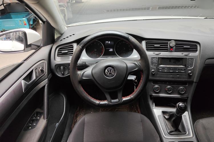 Used Volkswagen Golf 2015 1.6L Manual Fashion Edition
