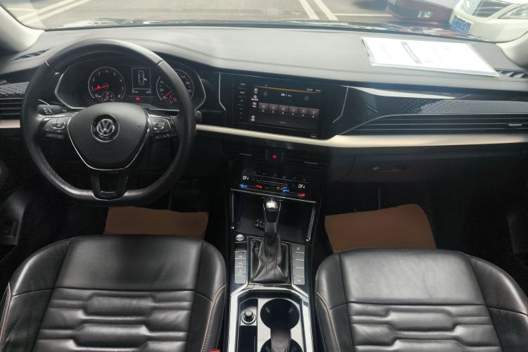 Used Volkswagen Passat 2020 330TSI Elite Edition China VI Center Console