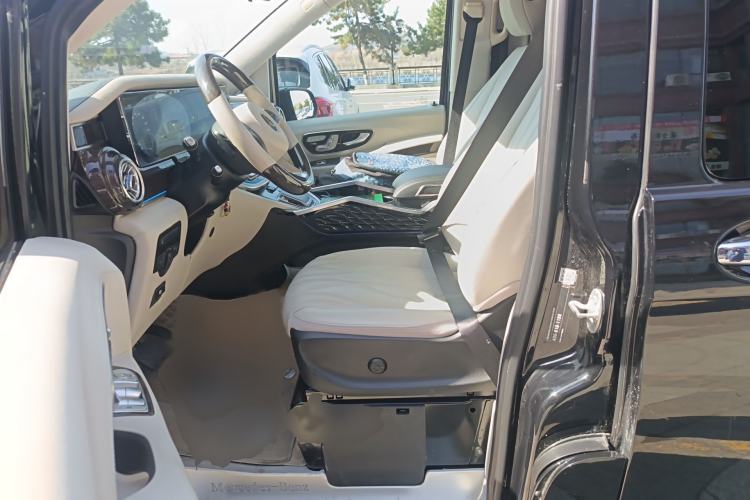 Used Mercedes-Benz Vito 2023 2.0T Elite Version 7 Seats Left Front Seat